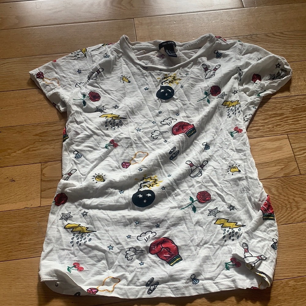 Short sleeve shirt with graphic designs